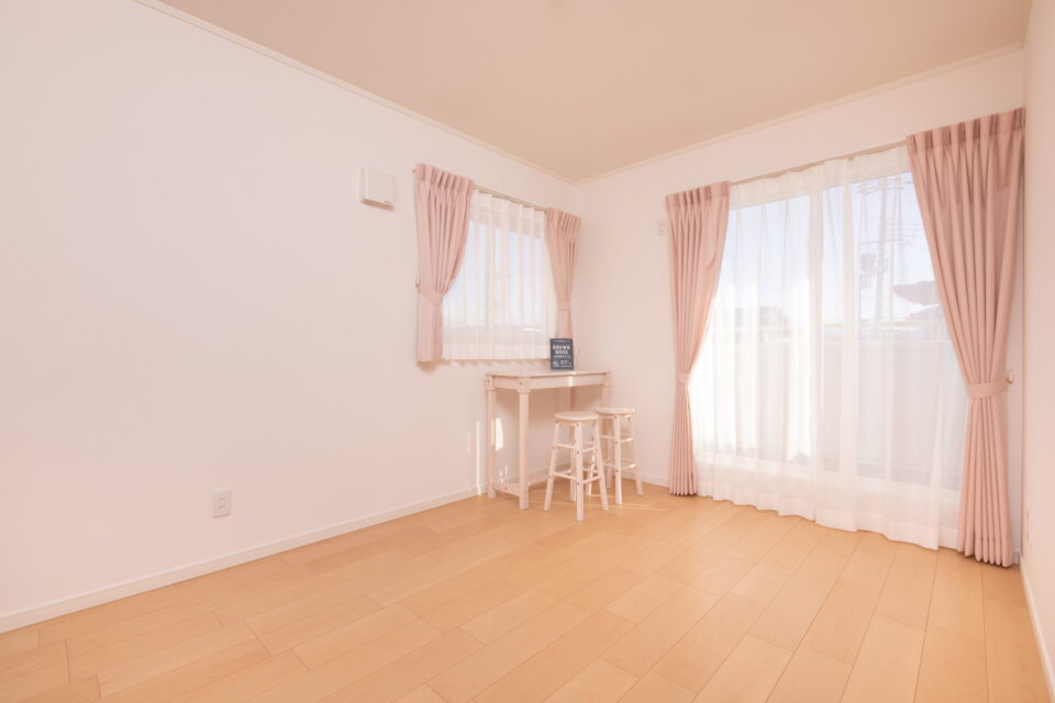 シンプルでキュートなインテリアで暮らす家